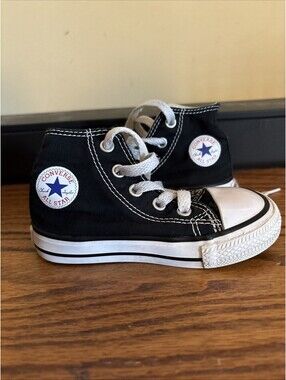 Chuck Taylor Converse All Star Kids Size 6